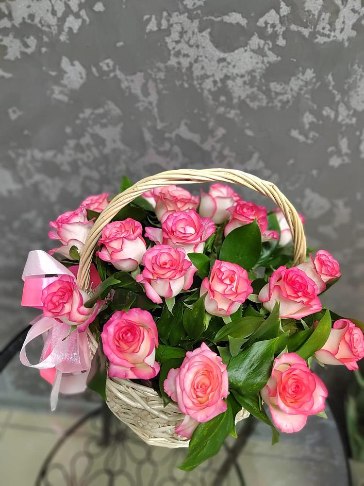 Цветочная композиция из Розы в корзине в Троицкой Республики Ингушетия