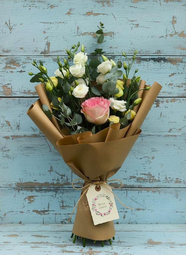 Букет цветов из: Розы и Лизиантусы в Троицкой Республики Ингушетия