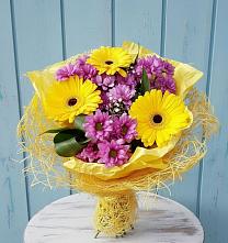 Букет цветов из:  Хризантемы и Герберы в Троицкой Республики Ингушетия